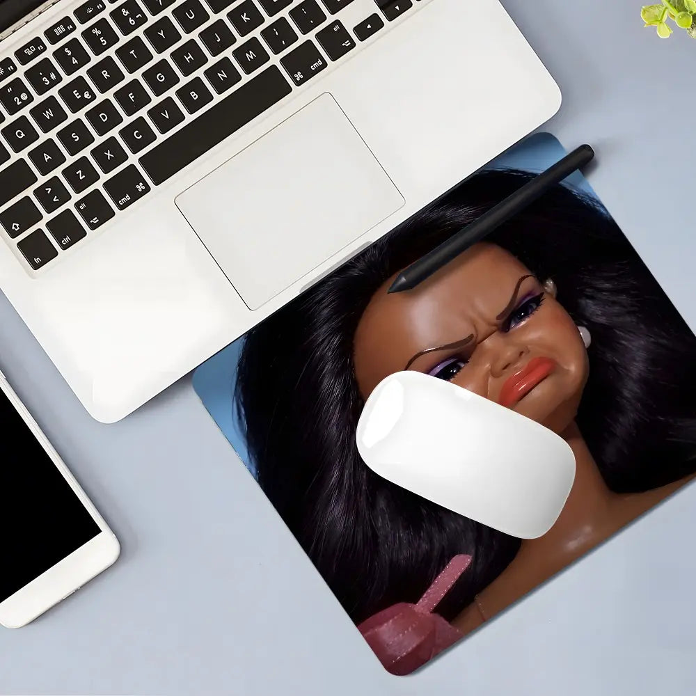 Square Doll Gaming Mouse Pad, Retro Toy Design, Rubber Anti-Slip Lockedge Work Pad, Small Size Suitable for Laptop, Desktop Computer Games, Mousepad
